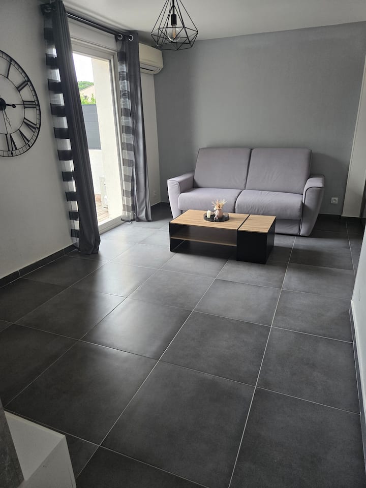 Bel Appartement En Rez-de-jardin - Fréjus
