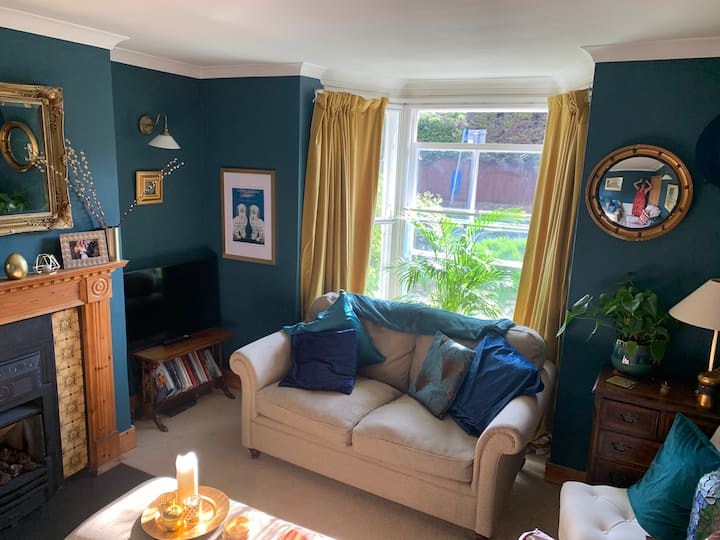 Pear Tree Cottage
Cosy Colourful Cottage - South Downs