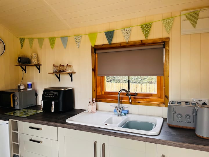 Hut In The Hall - Yorkshire