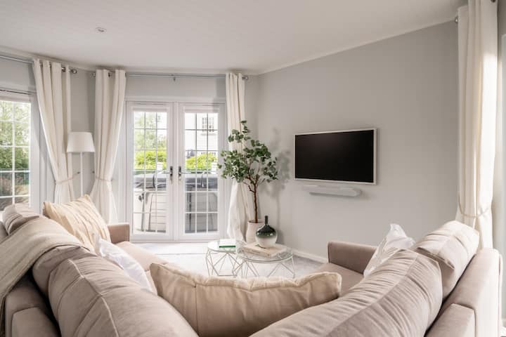 Swans Rest  Lakeside Retreat With Kayaks & Hot Tub - South Cerney