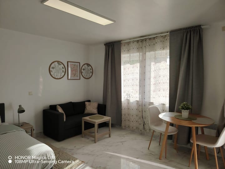 Studio Spacieux ,Chaleureux Et Cosy - Waremme