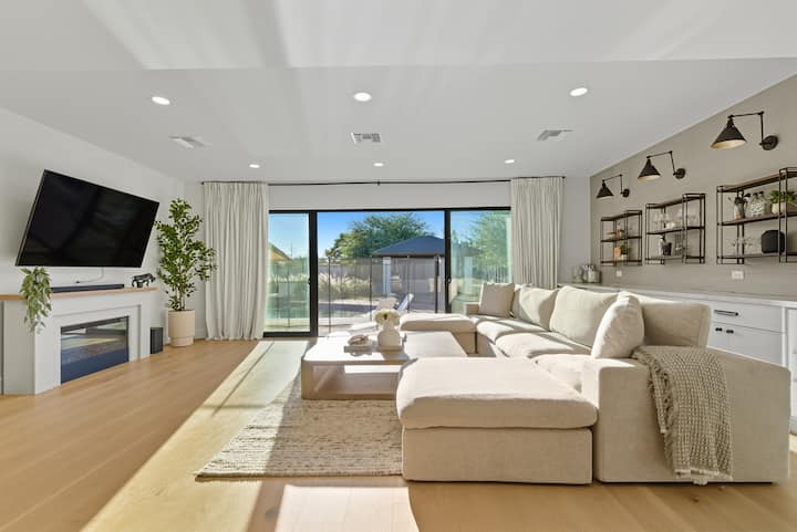 Pickleball | Heated Pool | Sauna | Mini Putt