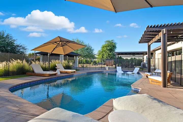 Pickleball | Heated Pool | Sauna | Mini Putt