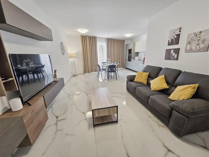 Serenity 2 Br 2 Bath Terrace With Park Views - Malta