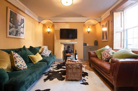 Top Airbnb: Padstow Old Town with Parking in Padstow