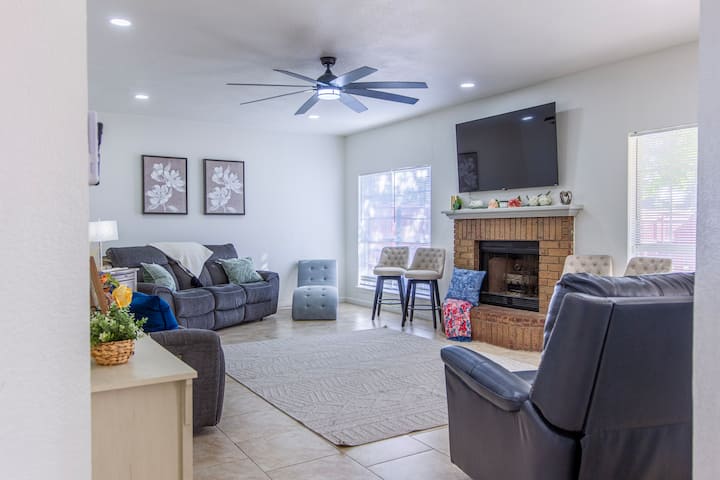 Spacious 12-guest Home, King Bed & Big Yard - Killeen