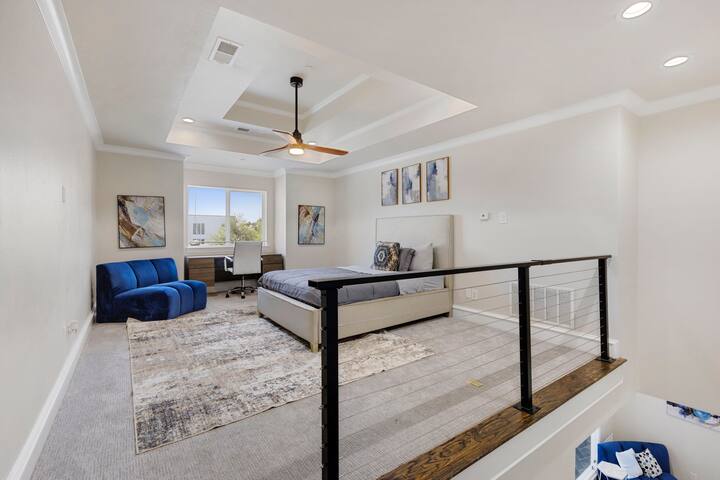 Luxury Oak Lawn Home | Game Room, Parking, Balcony gallery image 5