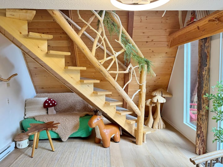 Magical Mushroom A-frame Cabin - Sunshine Valley, BC