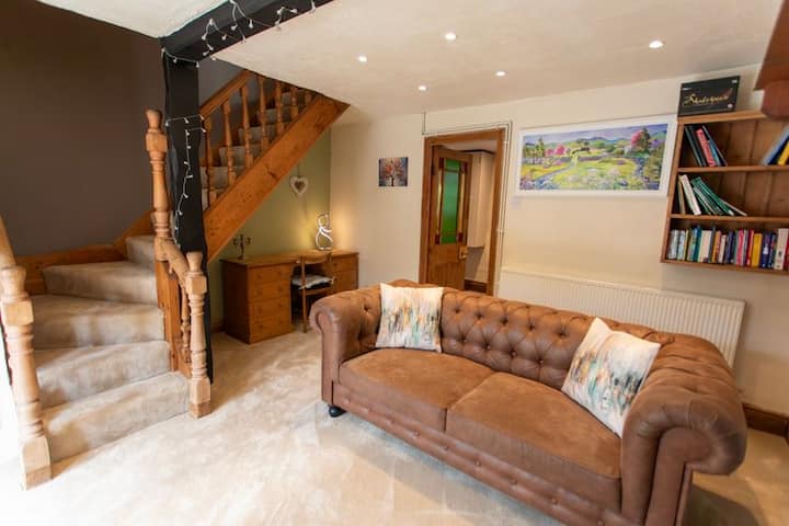 Picturesque Calm Cottage 10 Mins From Alton Towers - Leek
