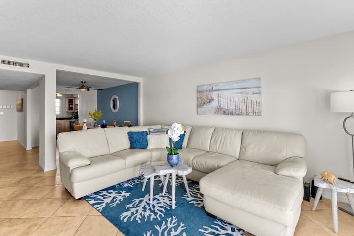 Resort Style Waterfront Townhome Stpete- 2bed3bath - St. Petersburg, FL