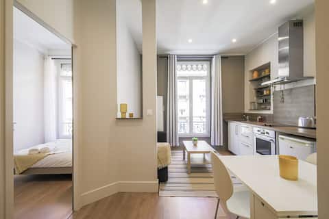 Top Airbnb: Cosy & Quiet One-Bedroom, Heart of Grenoble in Grenoble