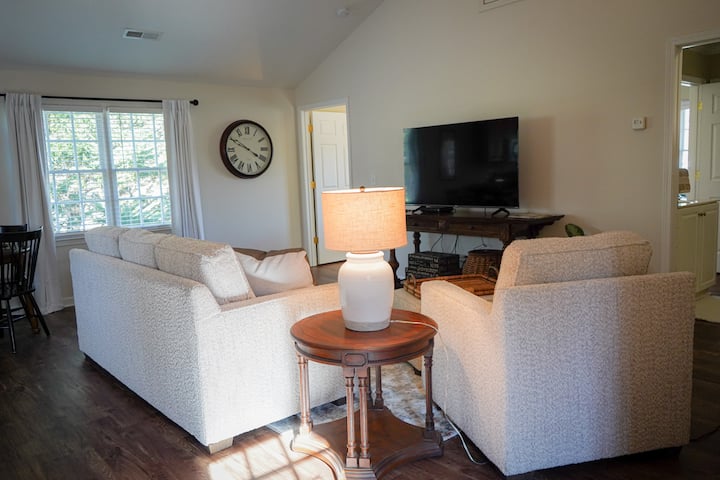 Cozy & Convenient One Bedroom In-law Suite - High Point