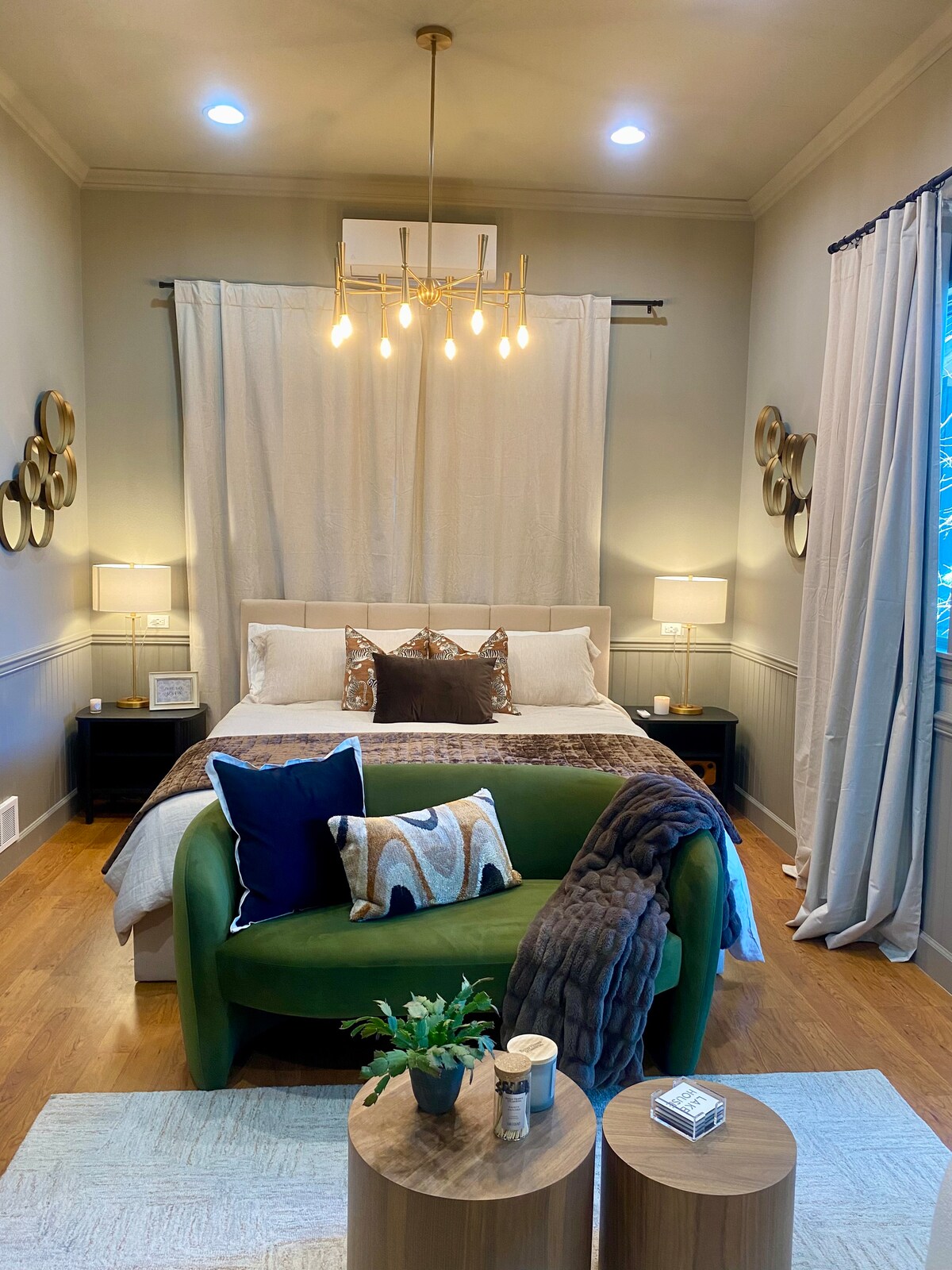 Bračni krevet s madracem od memorijske pjene i nadmadracem od perja za miran san