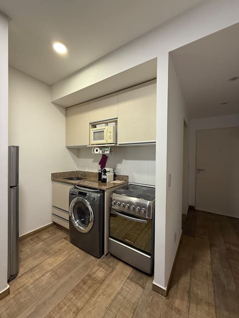 Propiedad de Airbnb exitosa: Modern and bright apartment with balcony en Comuna 2