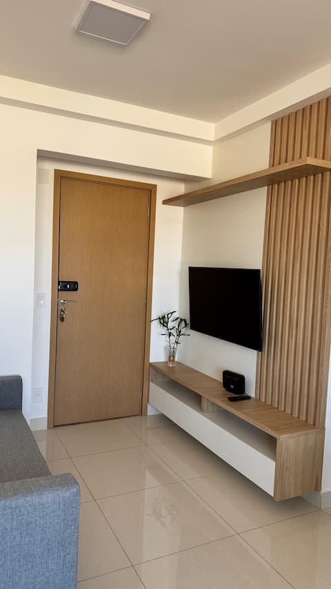 Top performing Airbnb: New Apartment, 2 Bedrooms, Great Location, 5 People in Goiânia