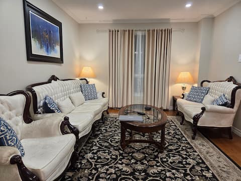 Popular Airbnb listing: Three Bedrooms House+Free parking, sleeps 8 in Meadowvale