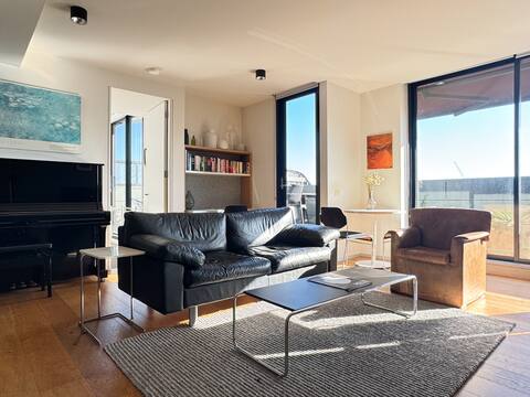 Top Airbnb: Sunny Fitzroy 2bed 2bath + Private Rooftop Terrace in Fitzroy