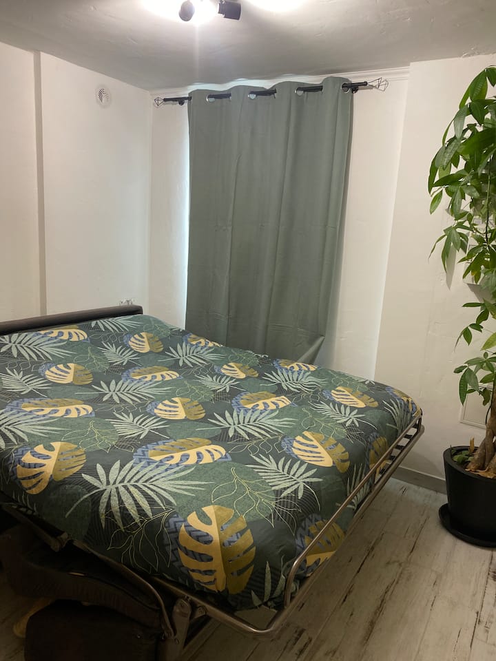 ห้องเด็กเล่นหมายเลข 2 
- โซฟาเบด 160 x 200
- ตู้เก็บของสำหรับเธอ/เขา 
- ริโด 
- ไฟ LED 
- ทีวี (ไม่สามารถใช้งานได้ในขณะนี้) 