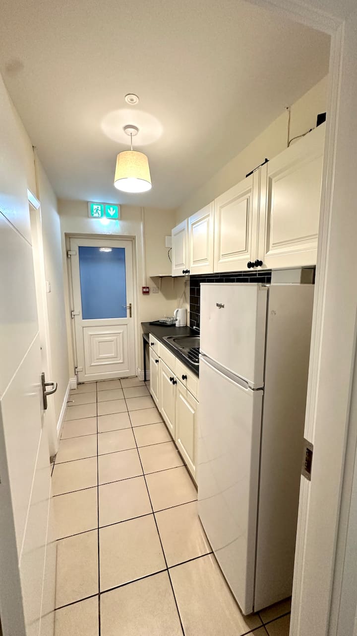 Spacious 20-person Stay | 5 Mins To Galway Races - Galway