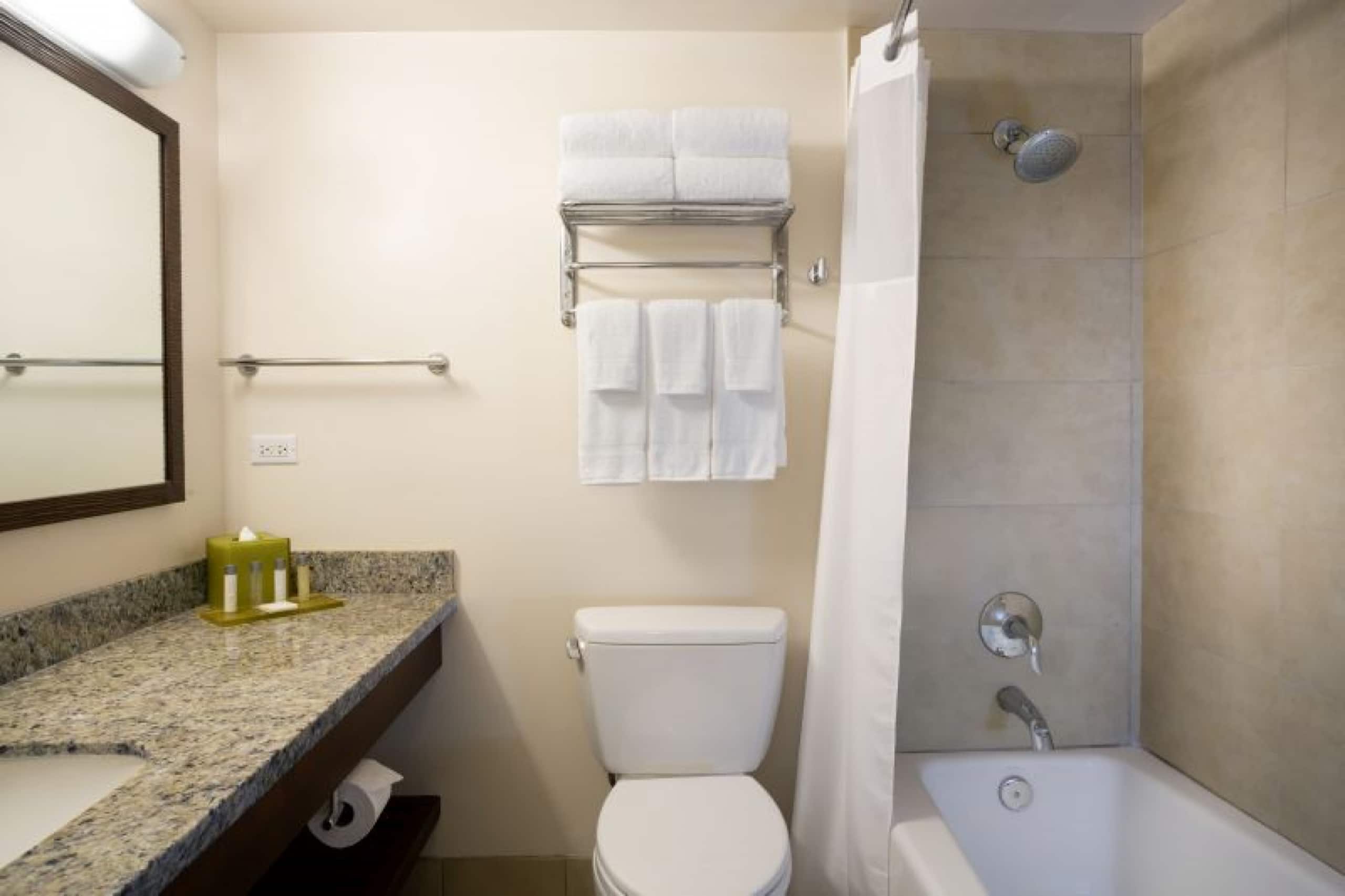 Hotel in Honolulu · ★4.88 · 1 bedroom · 1 bed · 1 private bath - Image 8