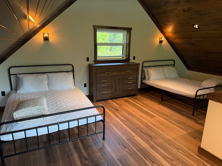 Loft containing 2 queen beds