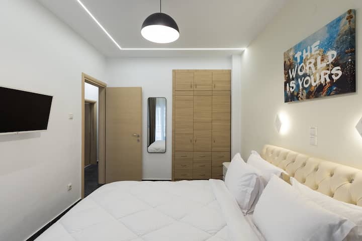 เตียงควีนไซส์และทีวี