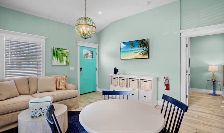 Best Location! Heated Pool~steps To Beach/shops! - Holmes Beach, FL