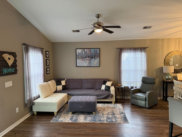 Stylish Home| Screened Porch|fenced Yard - North Charleston, SC