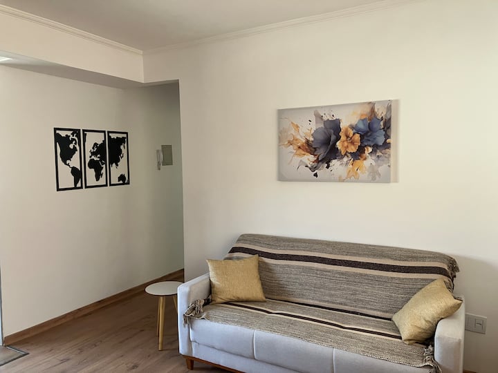 Amplo Apartamento Com Garagem Completo Central - Poços de Caldas