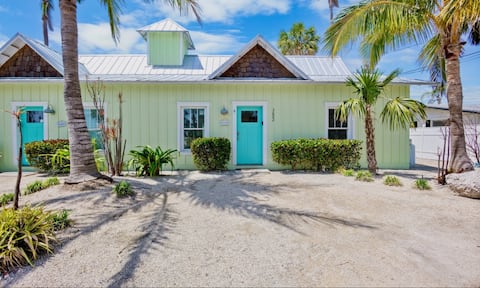 Successful Airbnb property: NEW Heated pool! Steps to the Beach! Islands West in Holmes Beach
