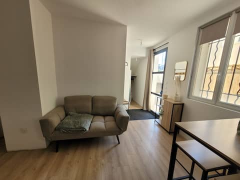 Propriété Airbnb réussie: Cozy studio with private parking space à Aix Les Bains