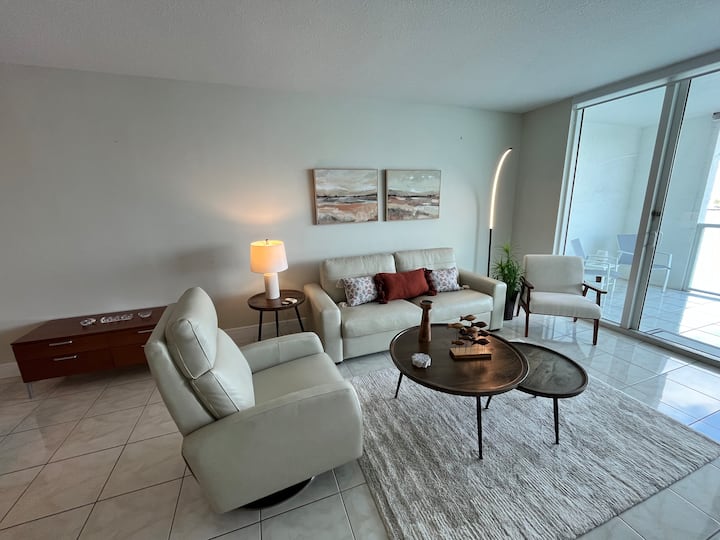 Wonderful Apartment With Great View - Sunny Isles Beach, FL