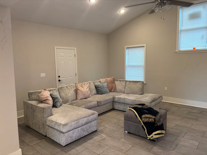 3br 3ba, 5msy, 15nola, Sleeps 10, Oversized, Clean - Kenner, LA