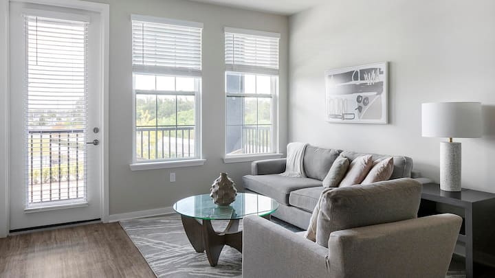 Landing | Amazing 1bd, Gym, Clubhouse, Pool - Apollo Beach, FL