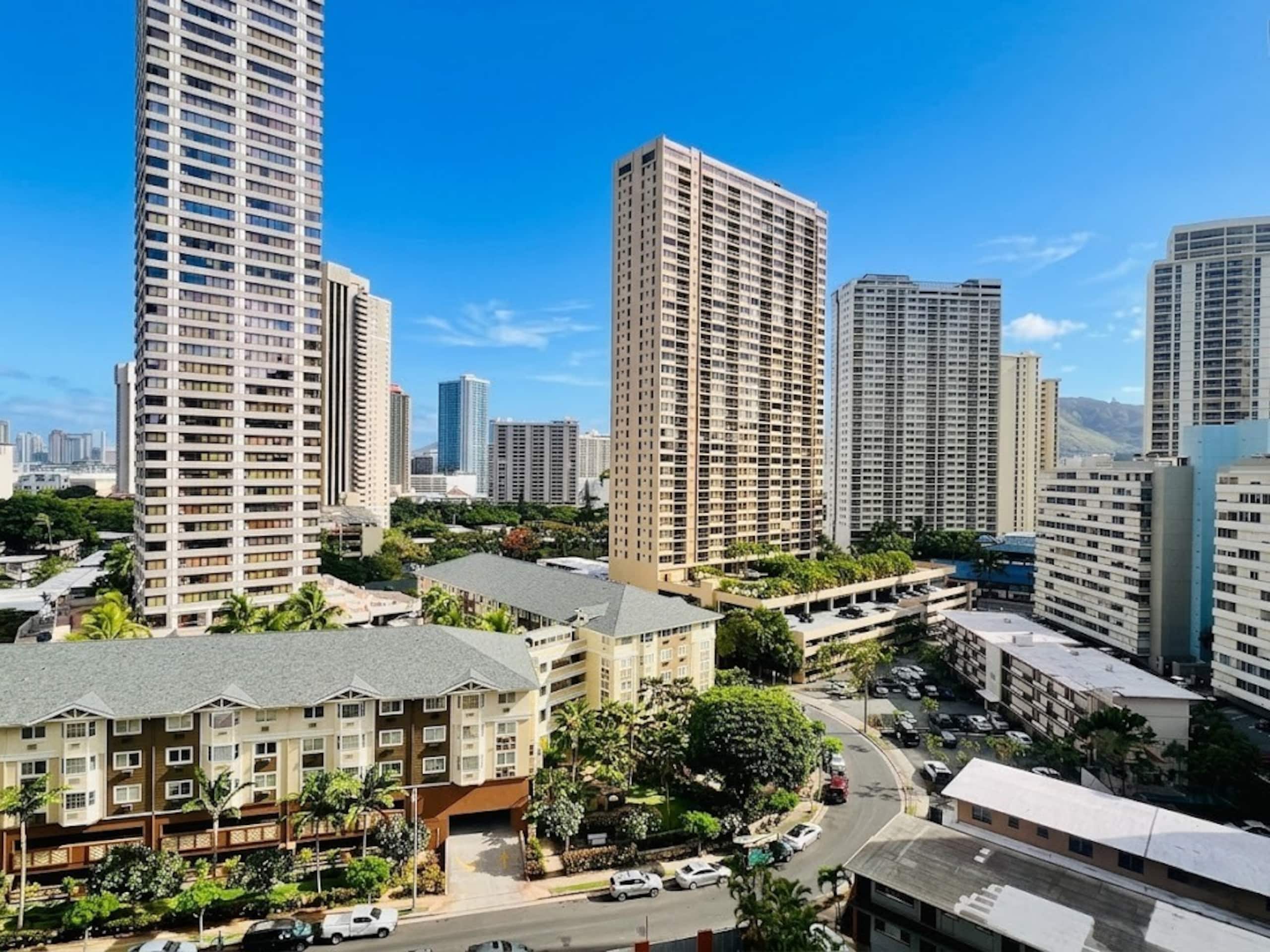 Cozy Chic Waikiki Studio - Walk to Hilton Lagoon - Image 21