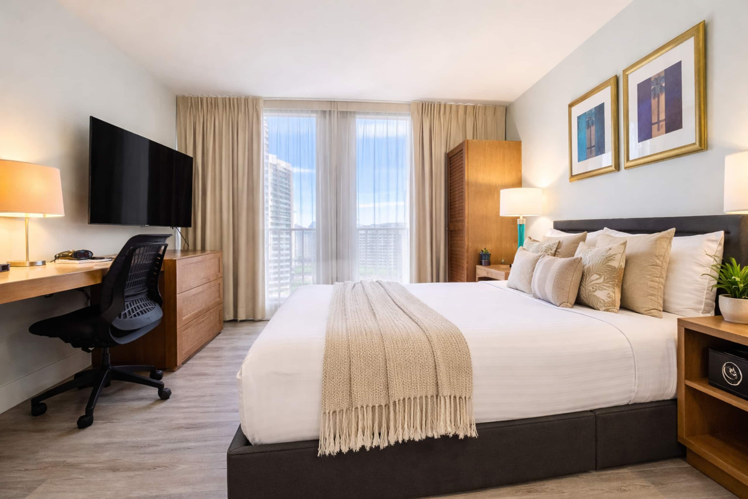 Cozy Chic Waikiki Studio - Walk to Hilton Lagoon - Image 20