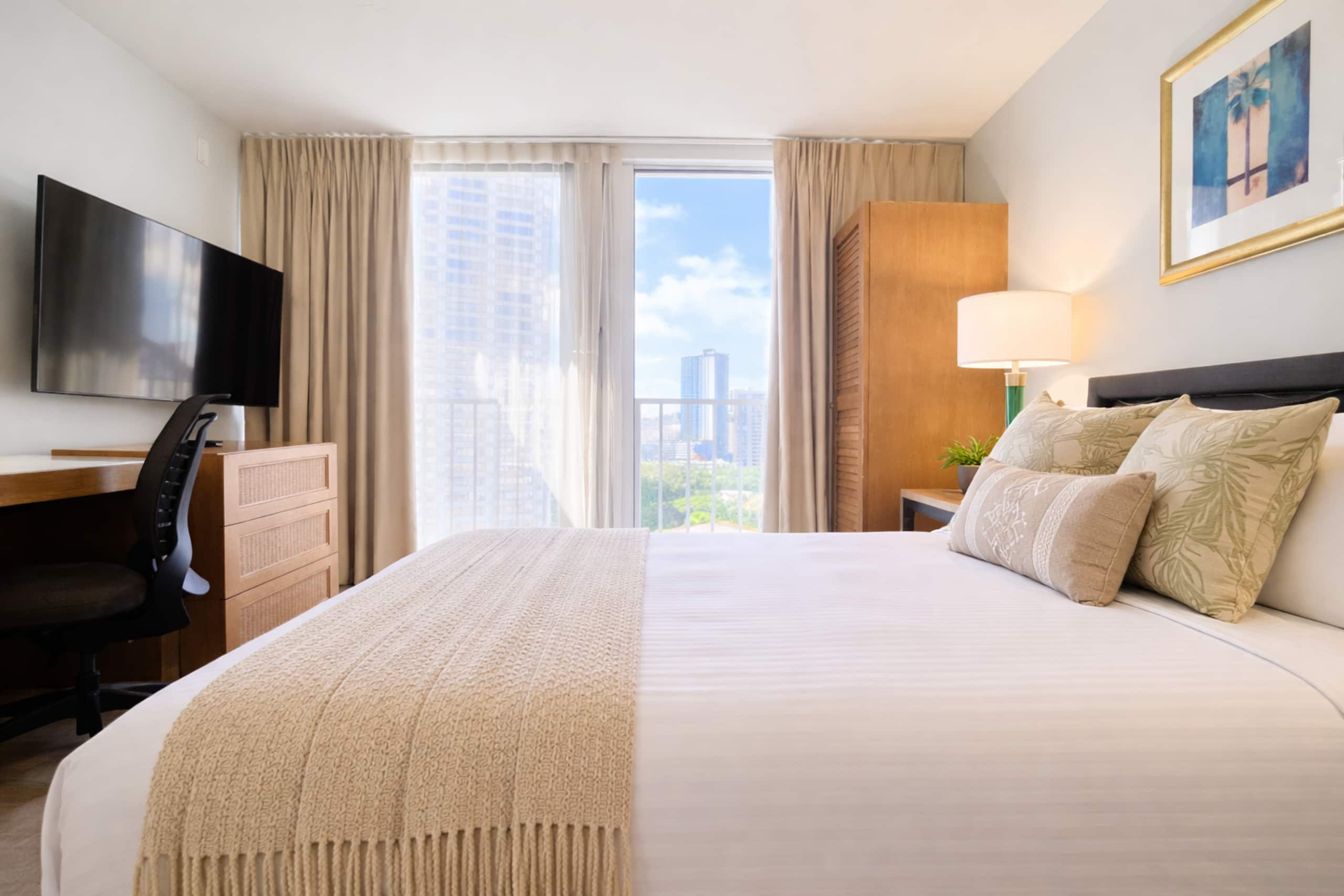 Cozy Chic Waikiki Studio - Walk to Hilton Lagoon - Image 14