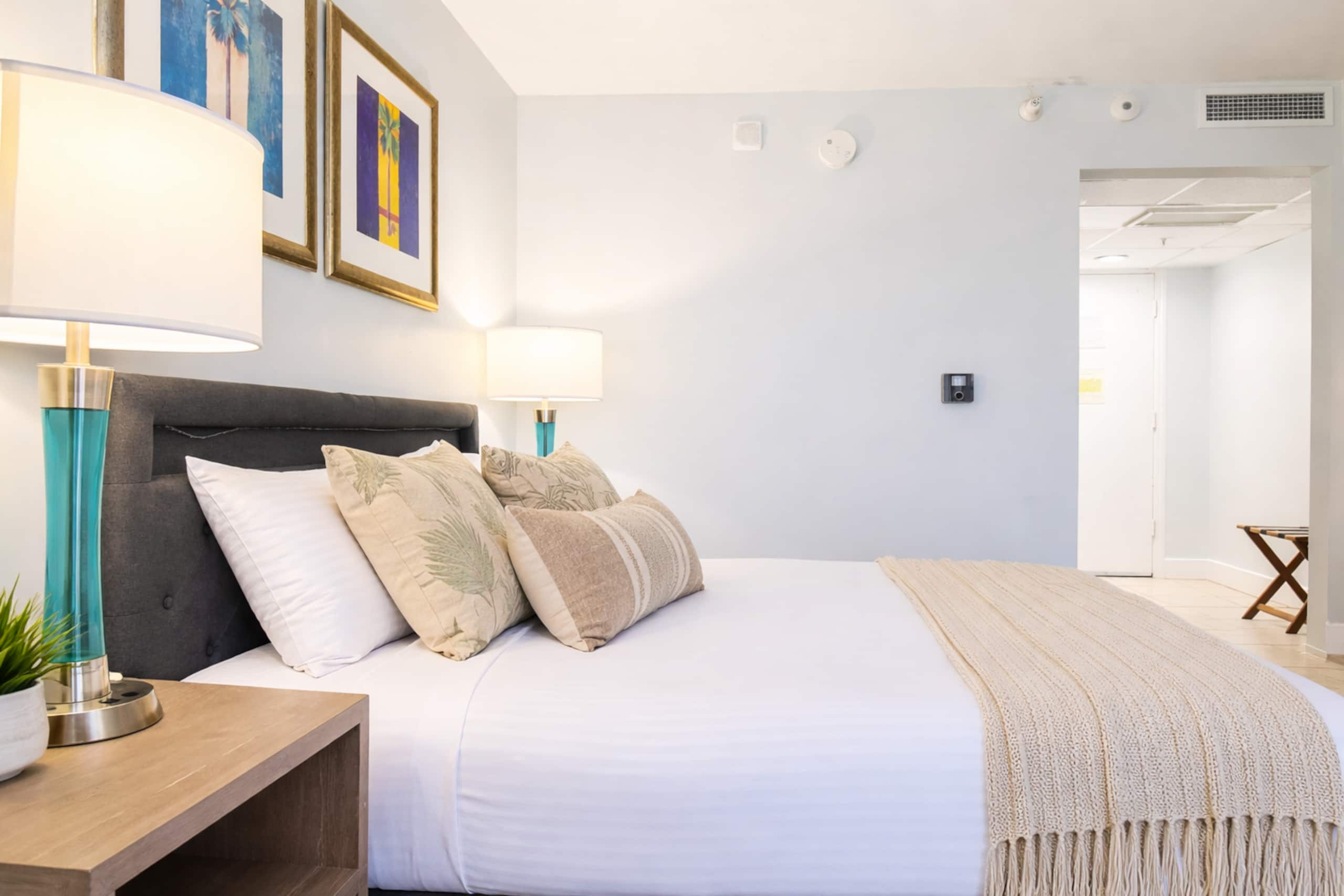Cozy Chic Waikiki Studio - Walk to Hilton Lagoon - Image 22