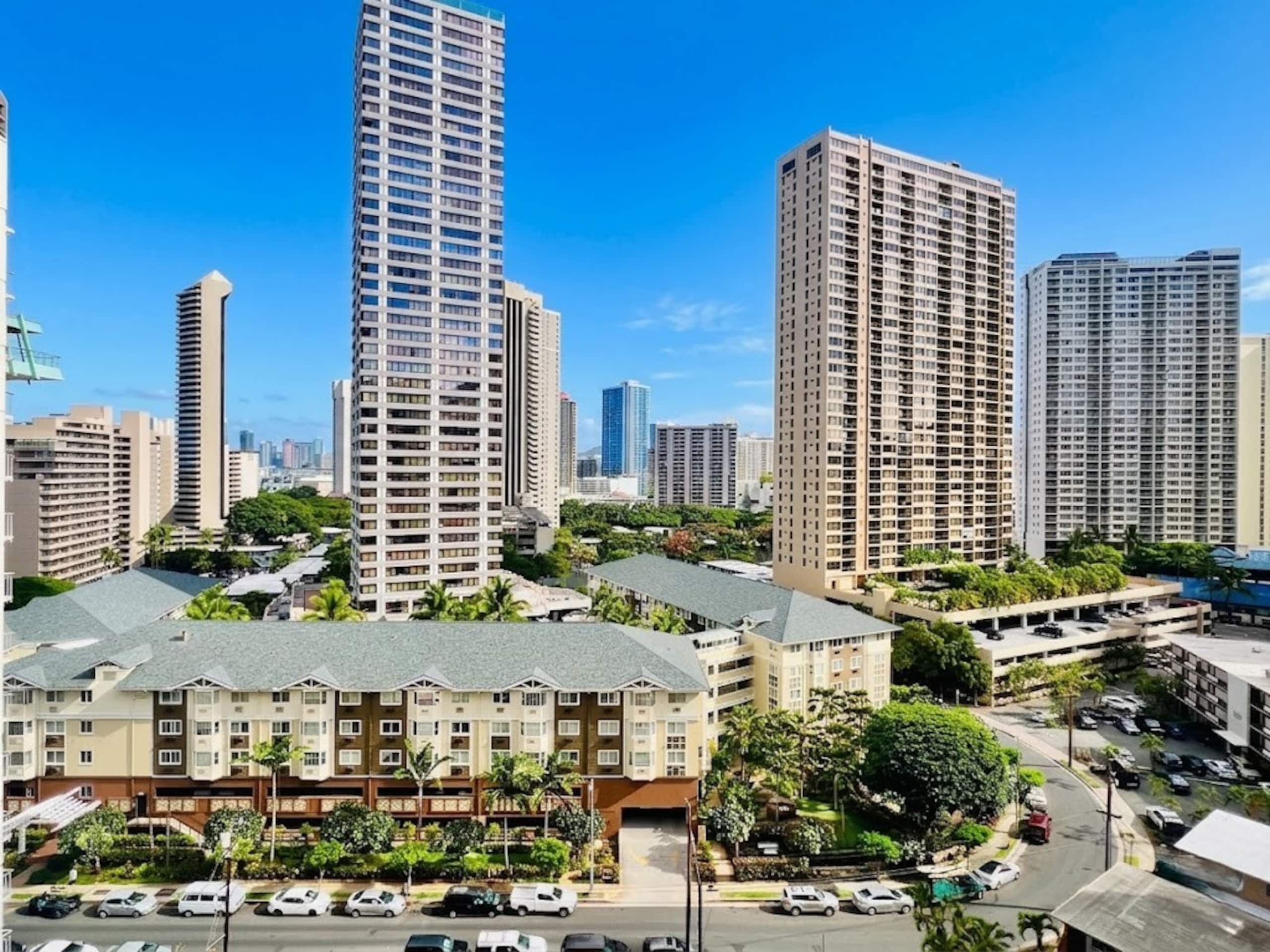 Cozy Chic Waikiki Studio - Walk to Hilton Lagoon - Image 16