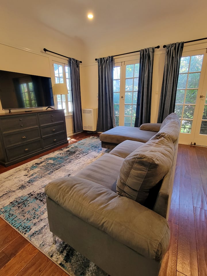 204b -Blocks From The Beach! - Santa Monica, CA