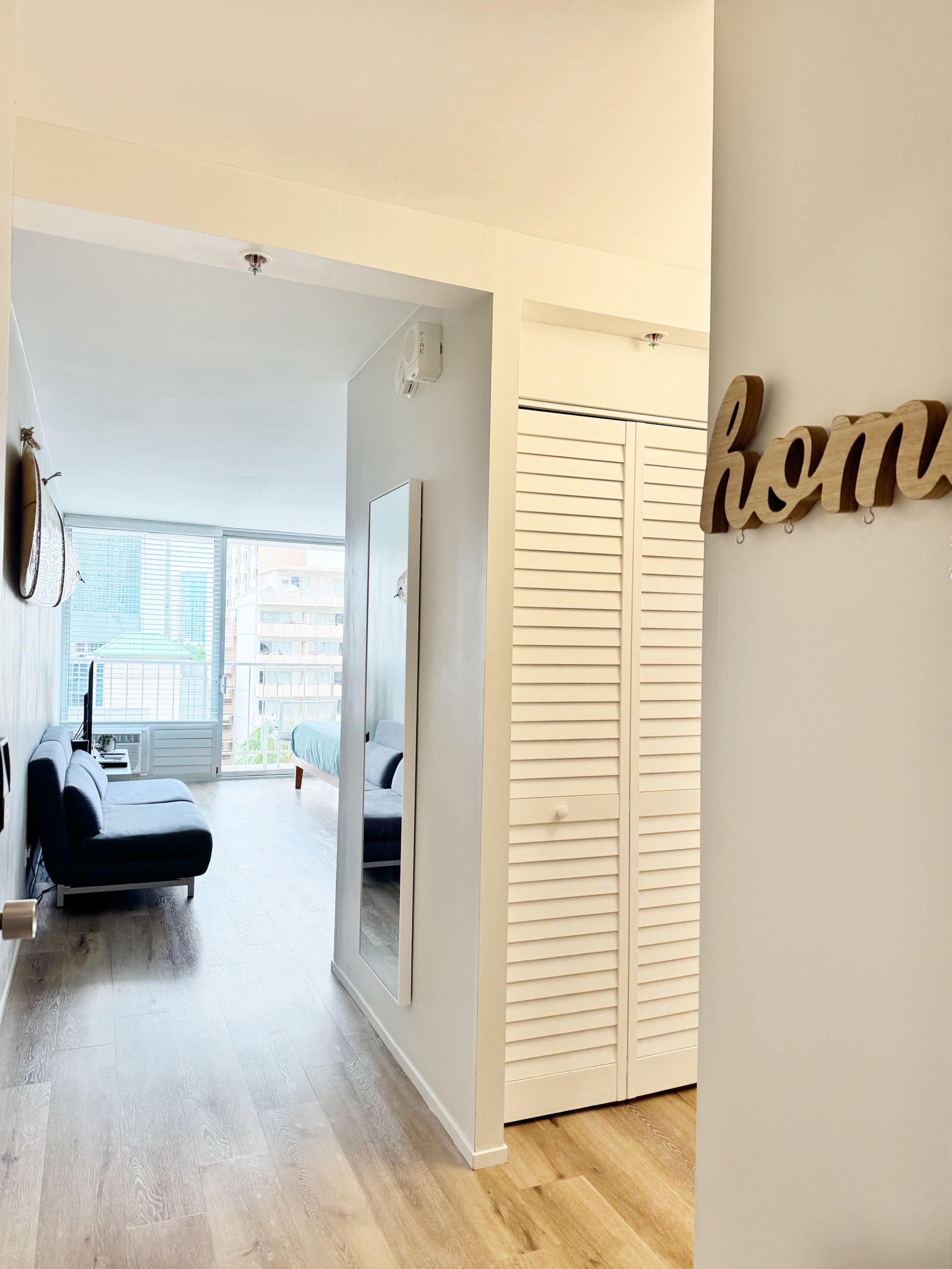 Condo in Honolulu · ★4.86 · Studio · 1 bed · 1 private bath - Image 11