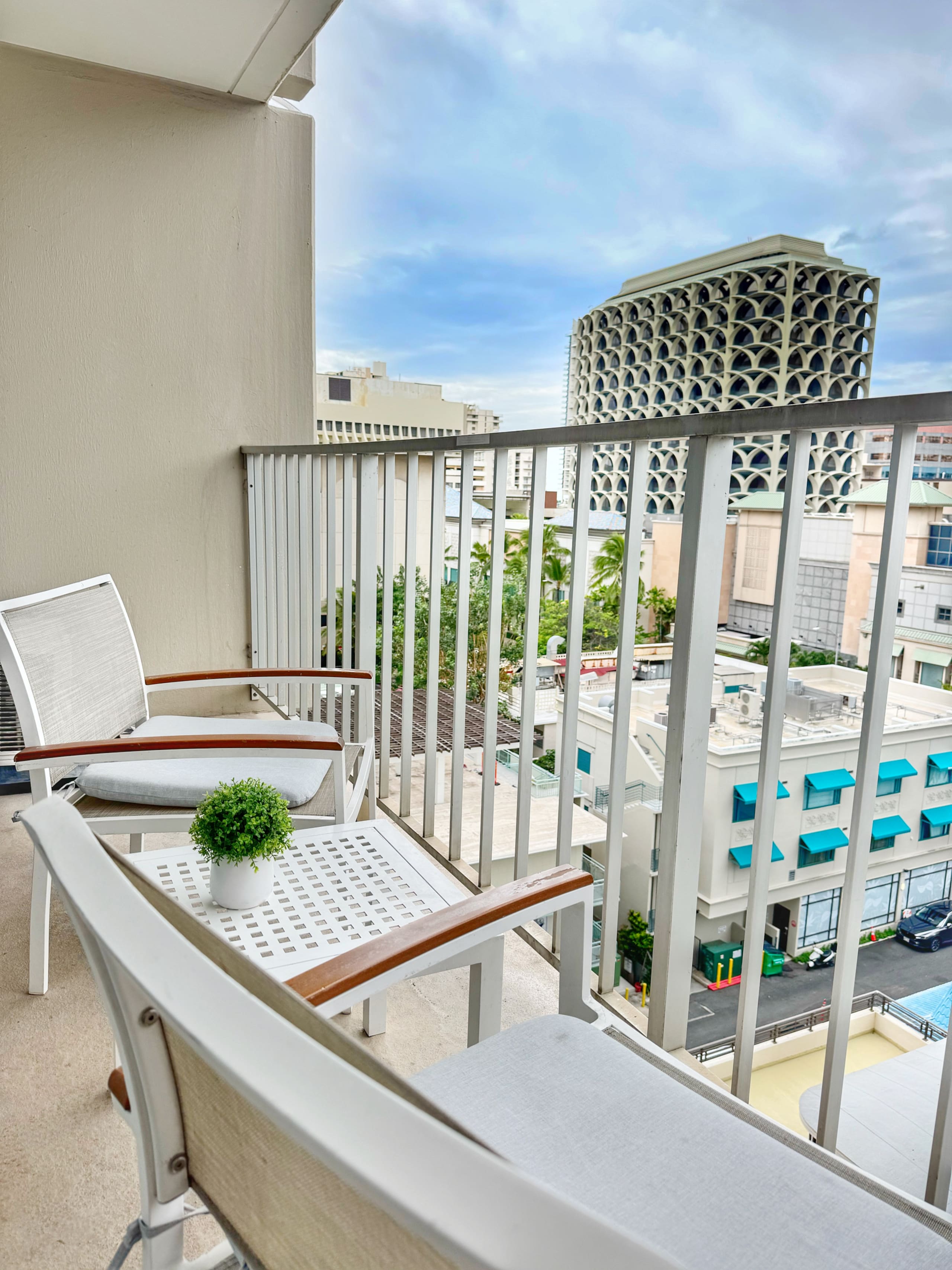 Condo in Honolulu · ★4.86 · Studio · 1 bed · 1 private bath - Image 9