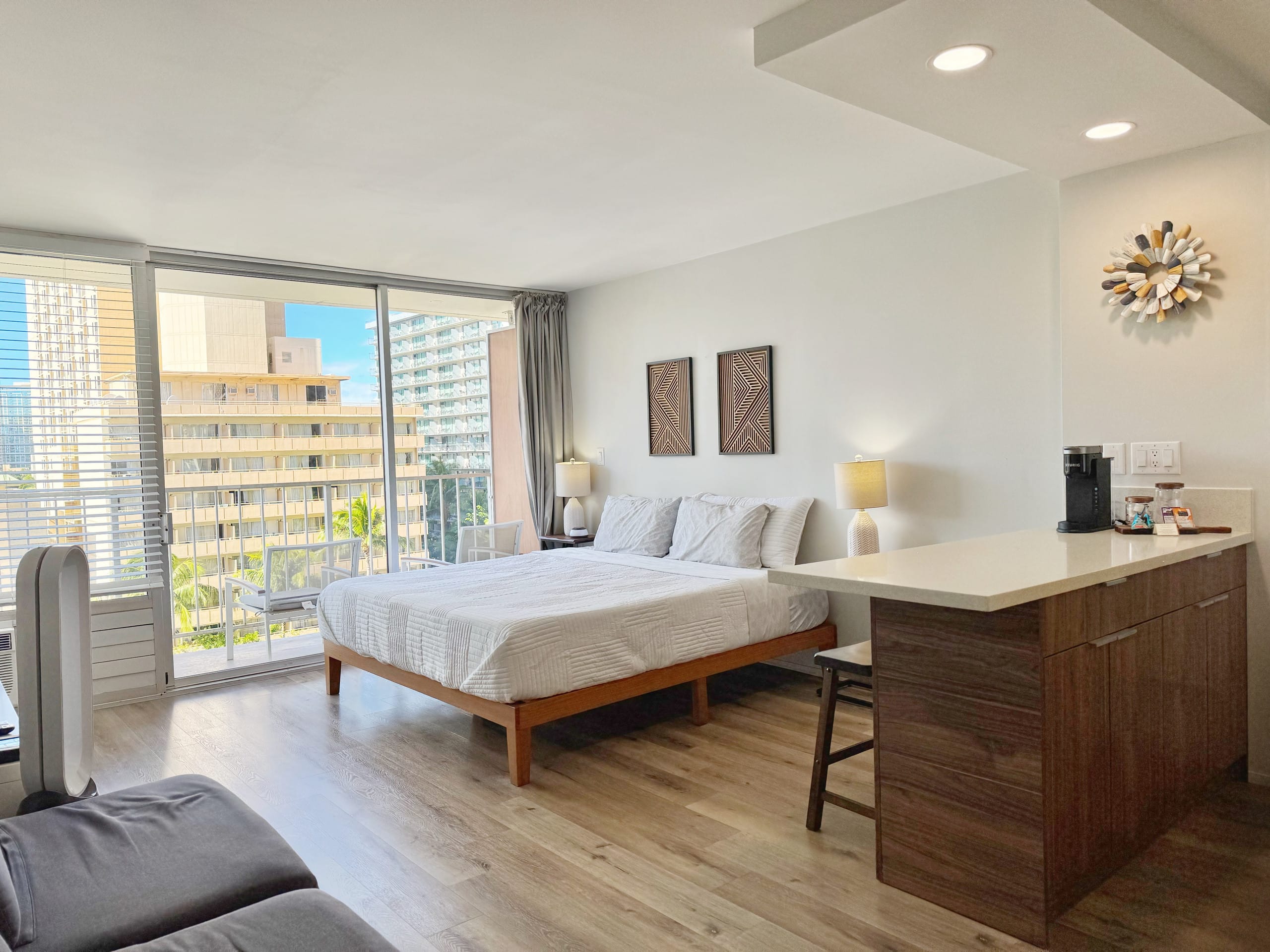 Condo in Honolulu · ★4.86 · Studio · 1 bed · 1 private bath - Image 3