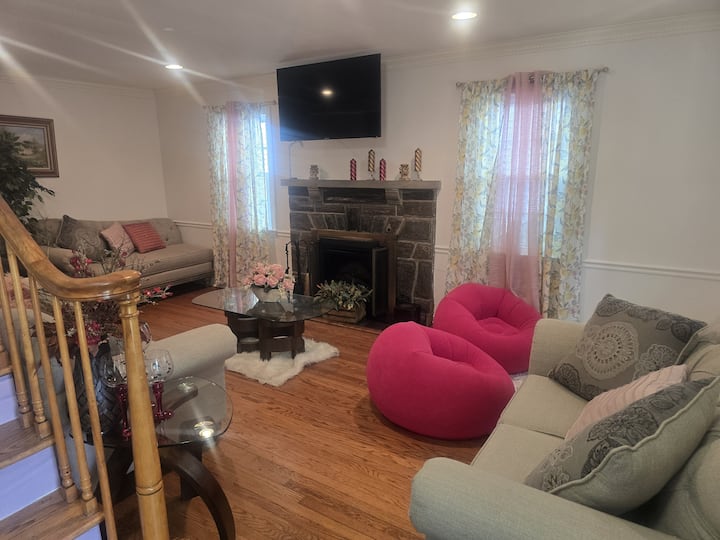 3 Bedroom Stylish Retreat With Pool And Fireplace - New Jersey