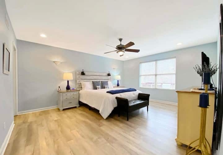 Მთავარი საძინებელი ზედა სართულზე
Საწოლი 152 × 203 სმ