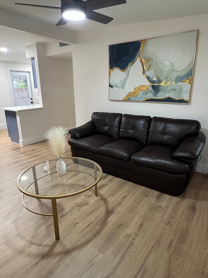 Monthly Discounts • Modern & Comfortable Stay - Brandon