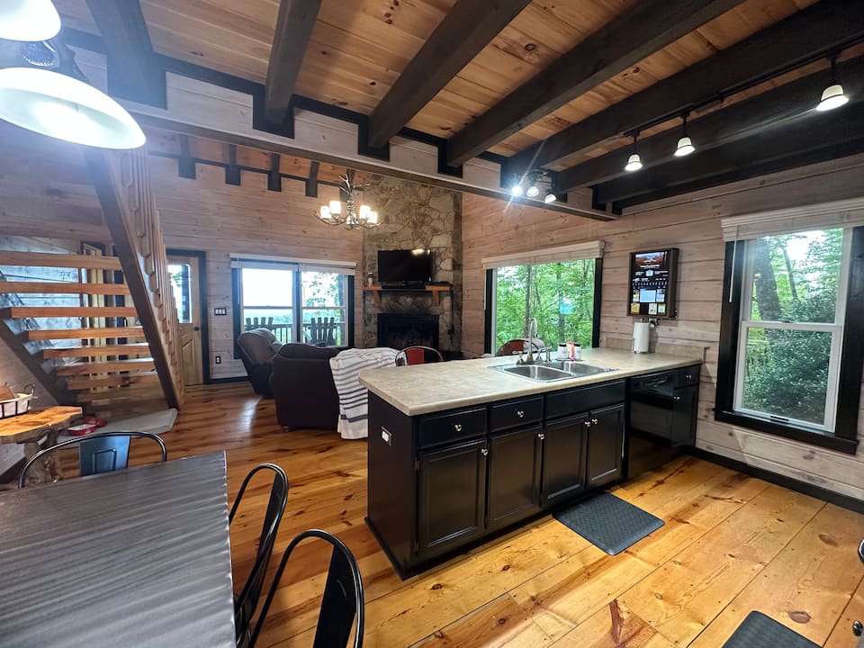 Moose Mountain Lodge, above Ellijay, Ellijay, Georgia, United States, photo 9 of 10