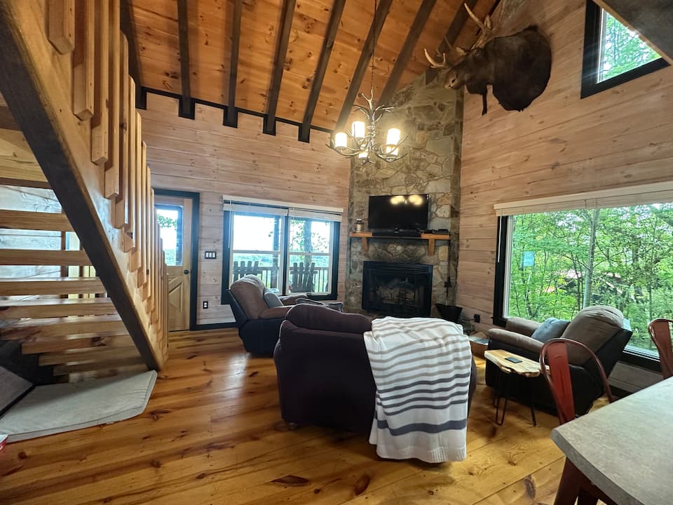 Moose Mountain Lodge, above Ellijay, Ellijay, Georgia, United States, photo 3 of 10