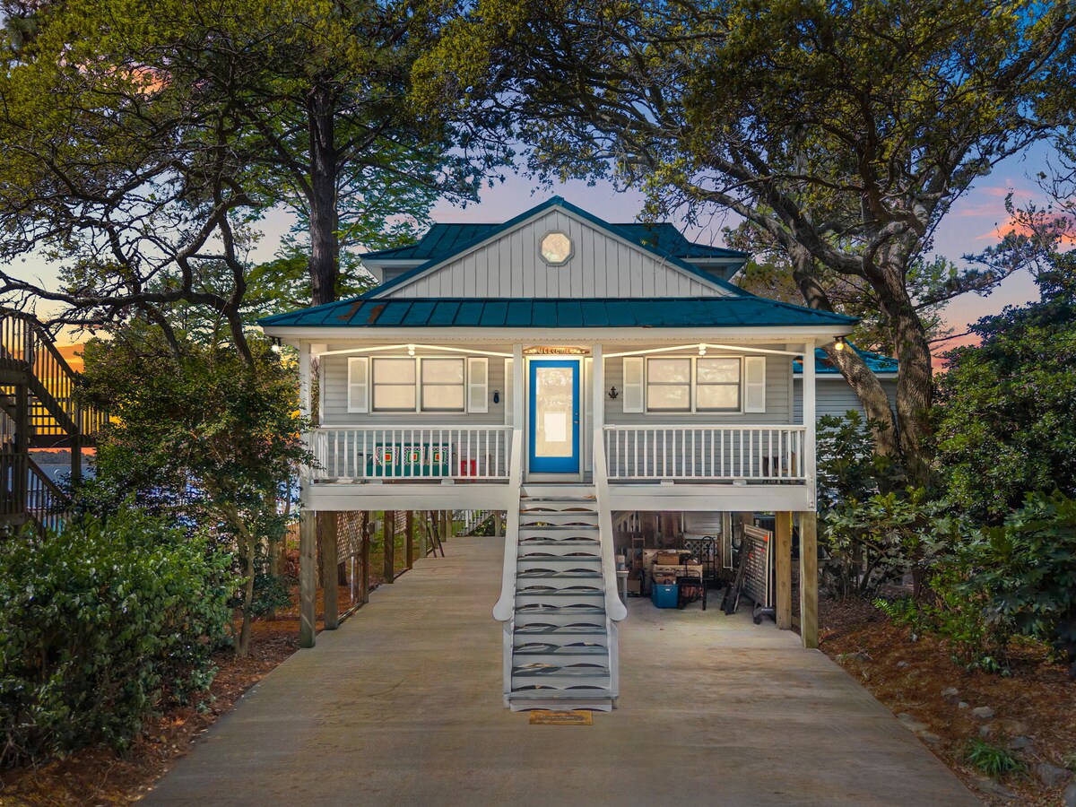 Sunset Paradise!
Pet-Friendly Soundfront!