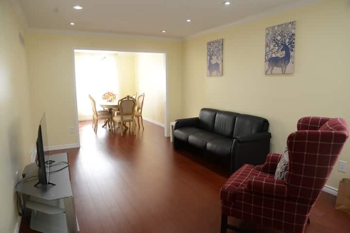 Comforty  House In Central Markham 5 Beds - Toronto
